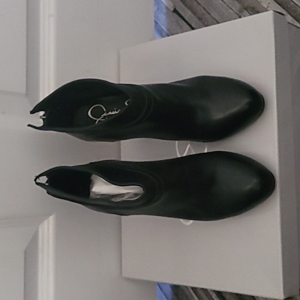 Shoes - Picture 2 of 3